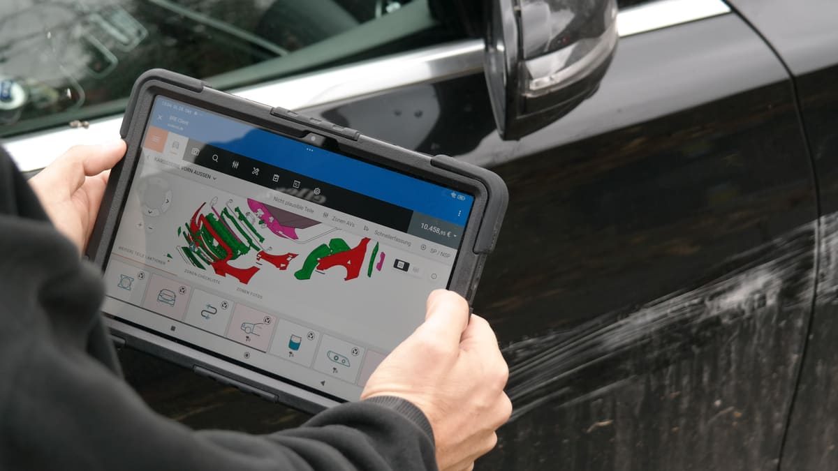 Kfz Gutachter Voerde: Schadenaufnahme mit dem Tablet